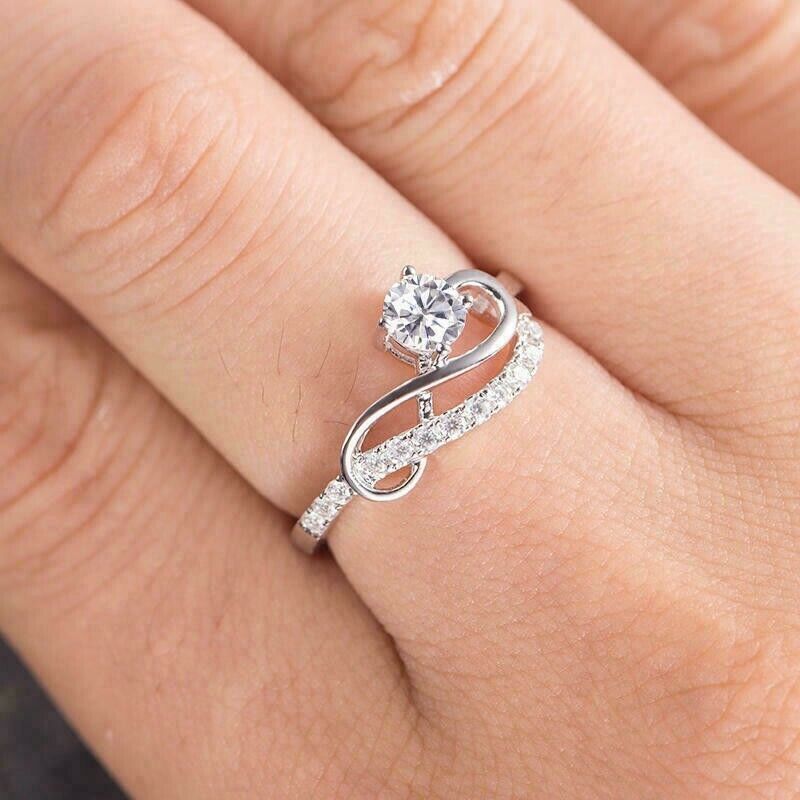 Anillo infinito de oro blanco con moissanita – imagen 2