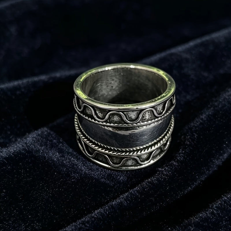 Anillo plateado etéreo