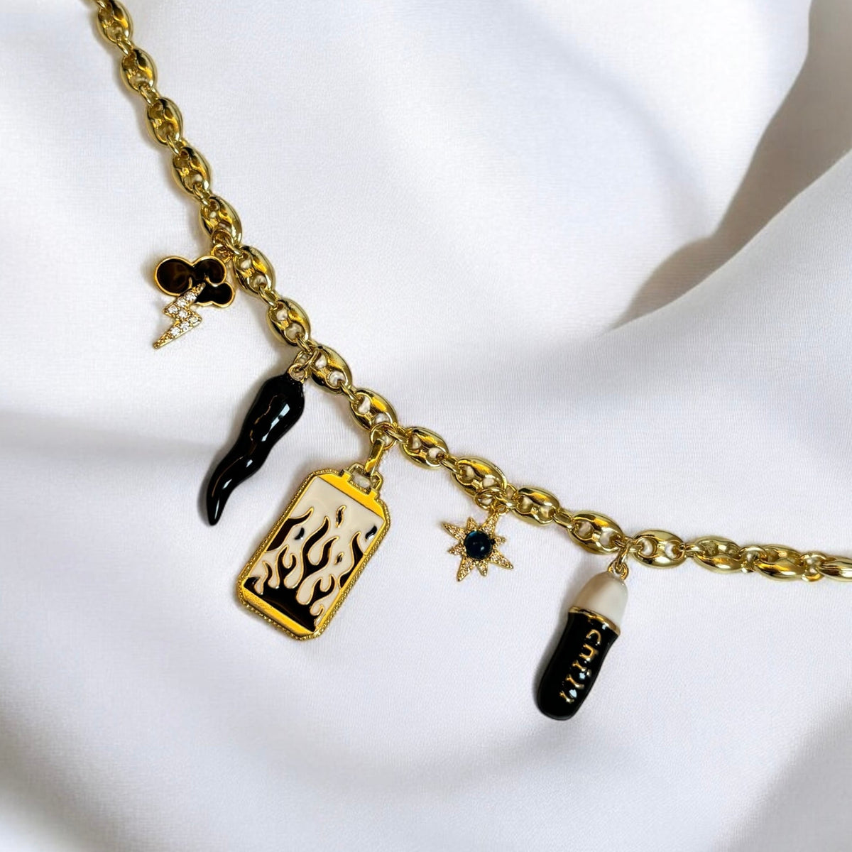 Collar Inferno (hecho a mano y edición limitada) – imagen 2