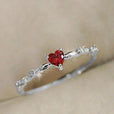 Anillo pequeño de corazón de rubí – imagen 2