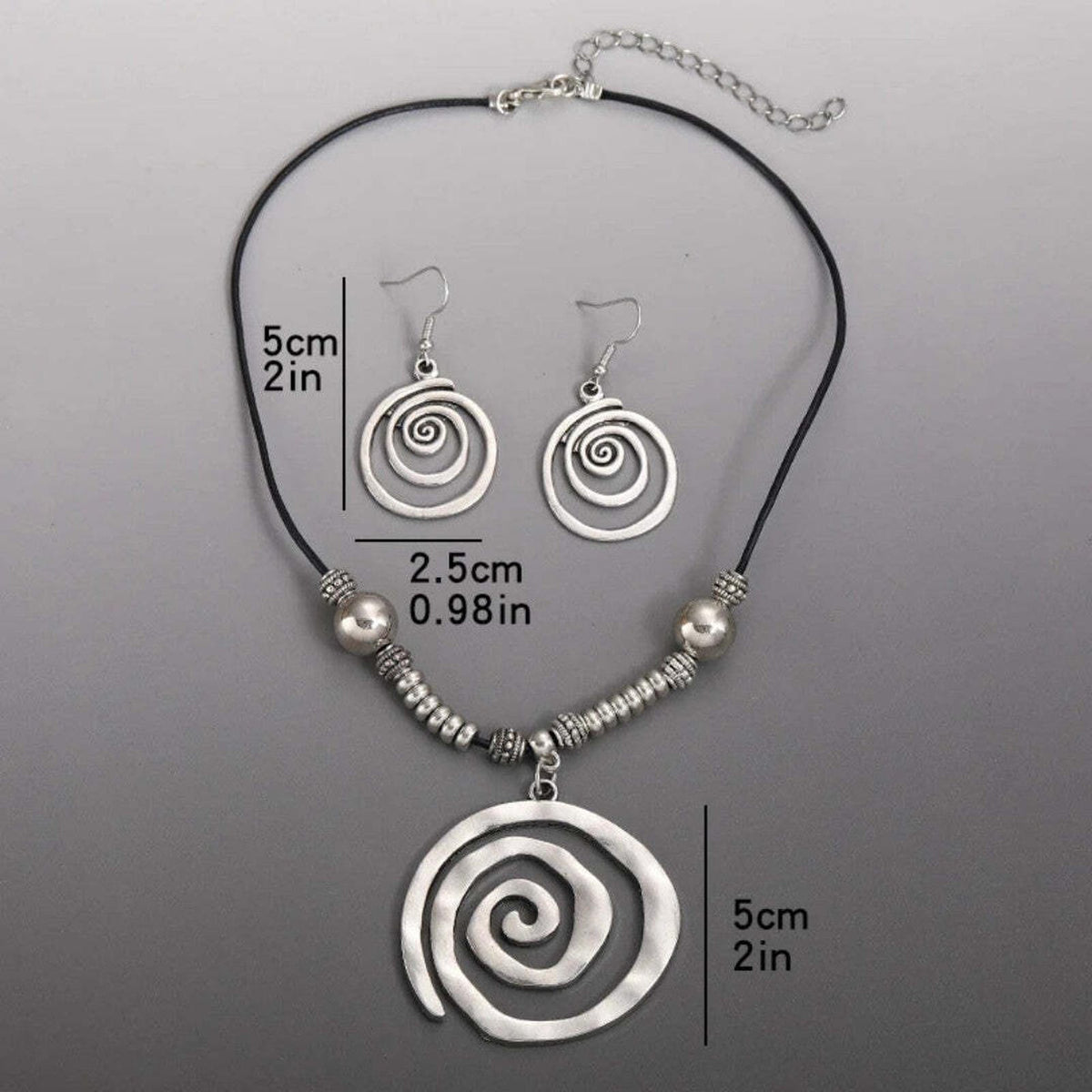 Set de collar y pendientes de plata con diseño de espiral – imagen 3