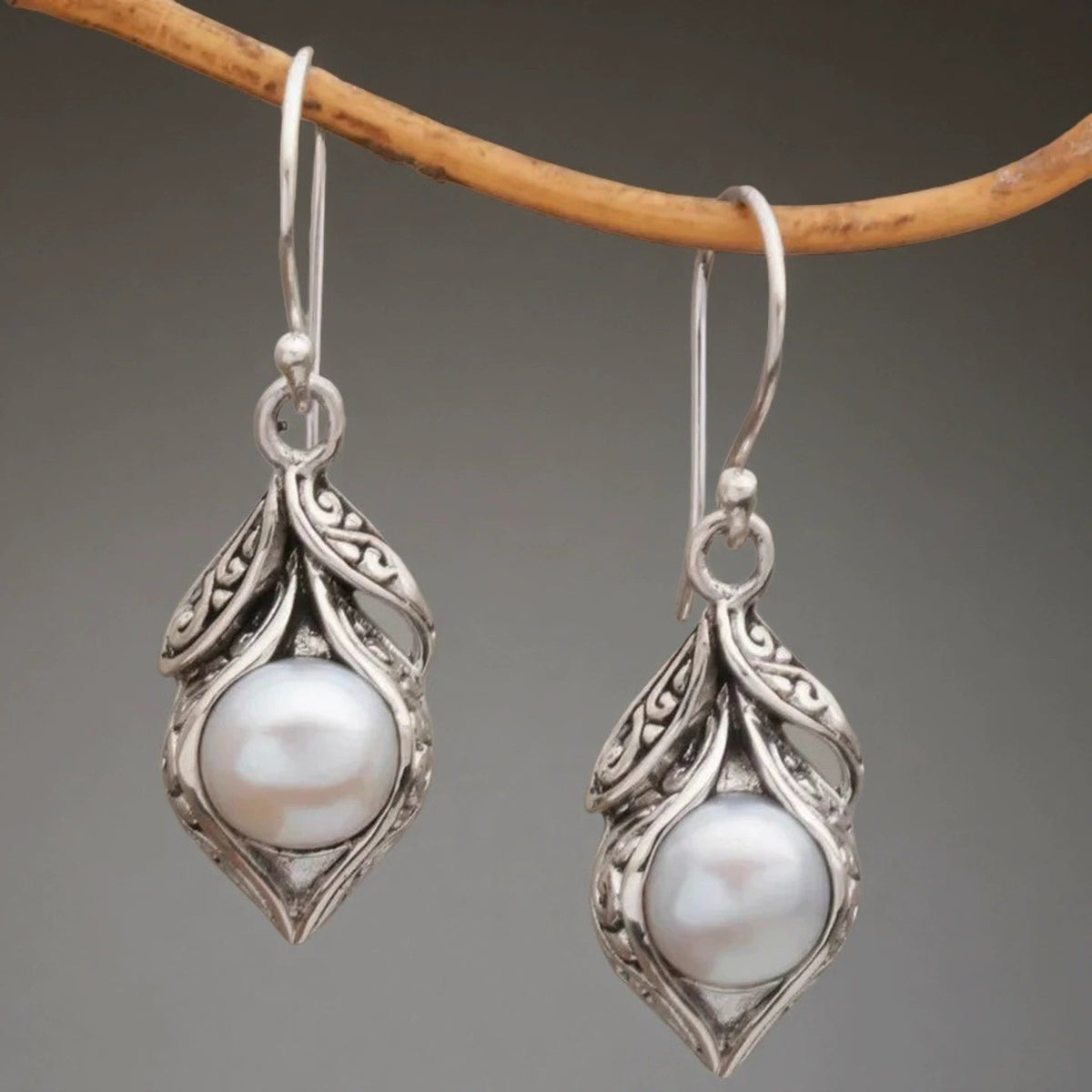 Pendientes elegantes de perla tallada