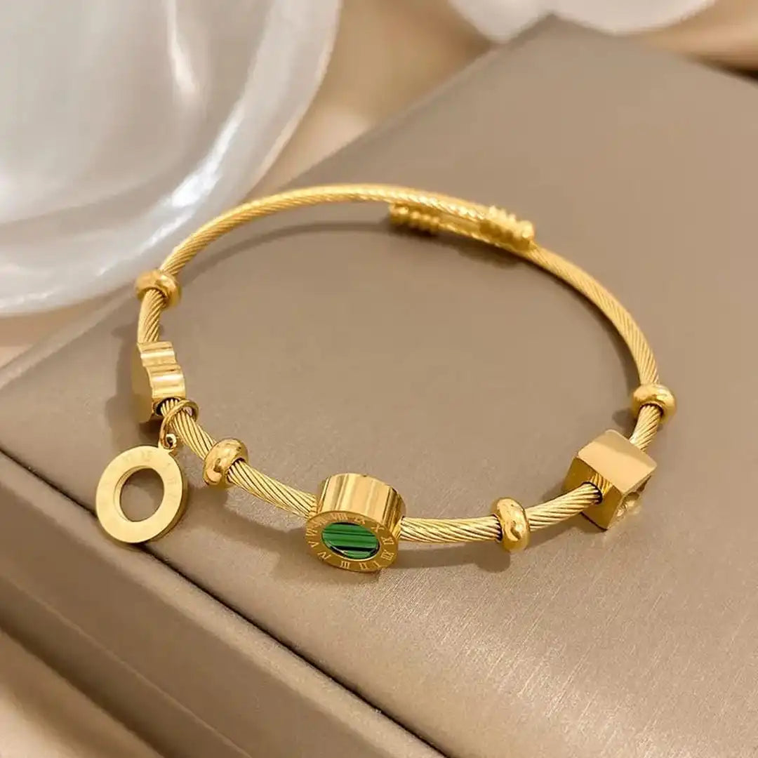 Pulsera de dijes en oro con esmeralda – imagen 2