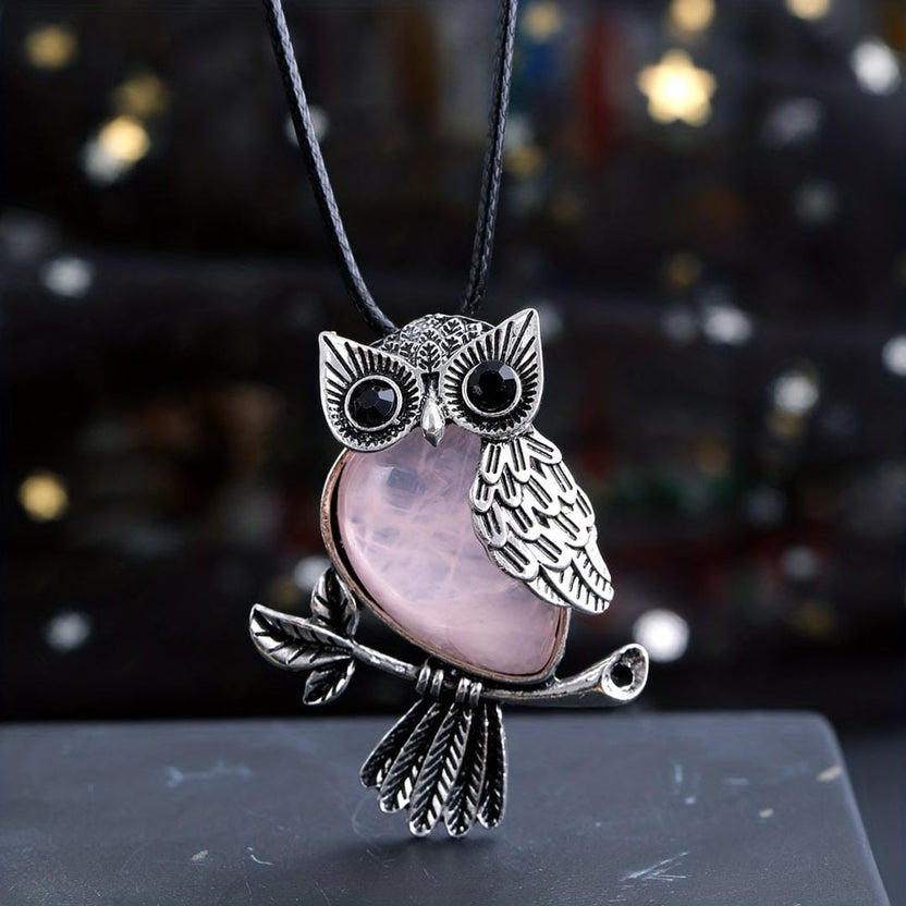 Collar de plata con colgante de búho y gema