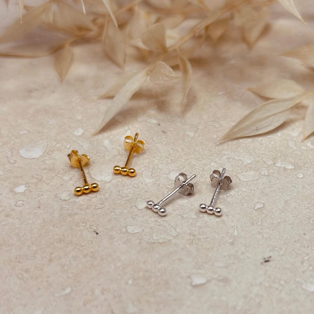 Pendientes minimalistas de tres puntos