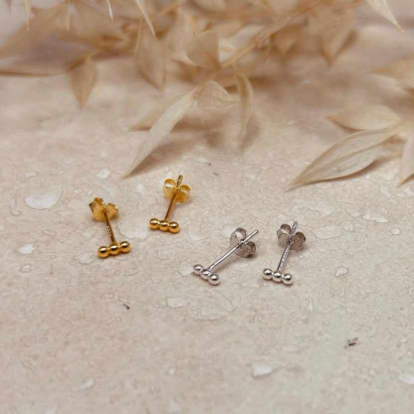 Pendientes minimalistas de tres puntos