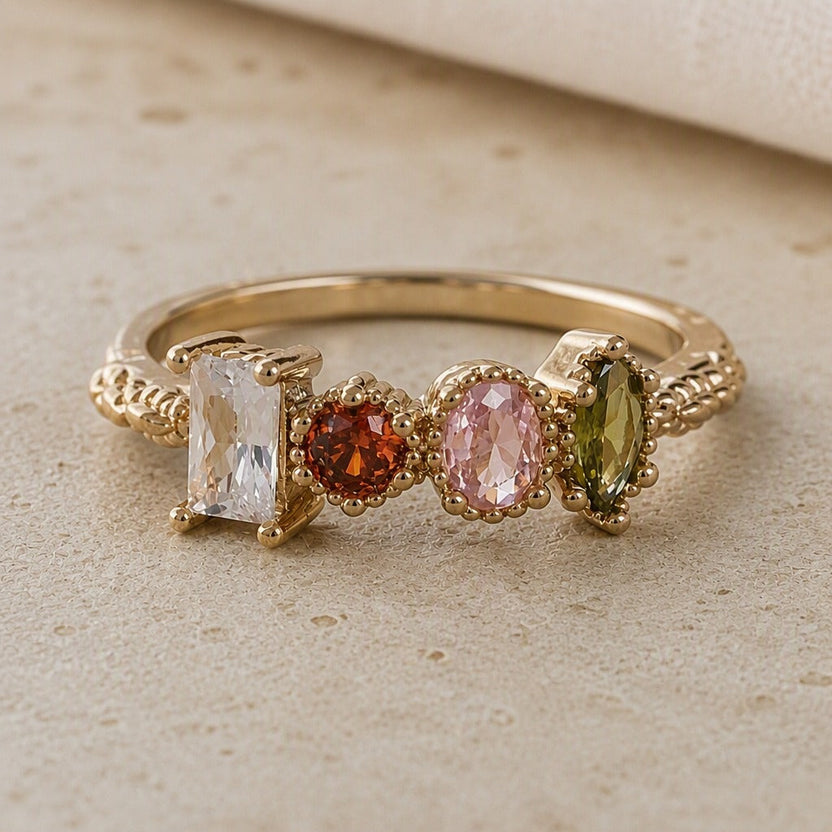 Anillo llamativo multicolor con piedras preciosas