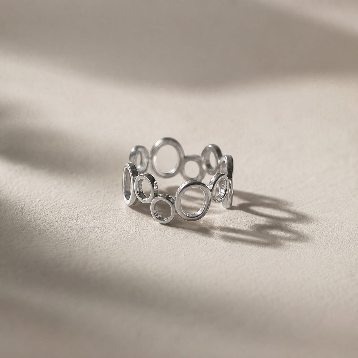 Anillo exquisito de círculo hueco