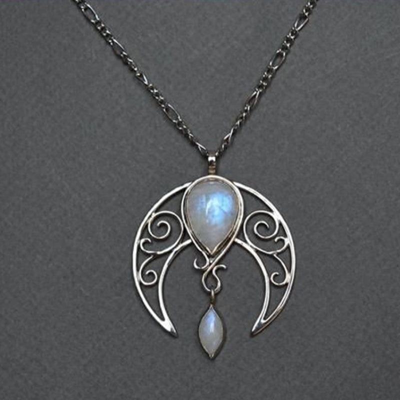 Collar con colgante de piedra de luna en forma de media luna