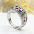 Anillo elegante de piedras arcoíris