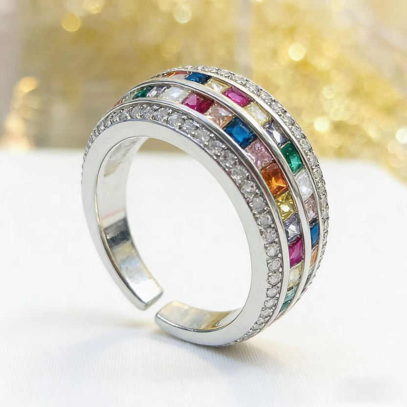 Anillo elegante de piedras arcoíris