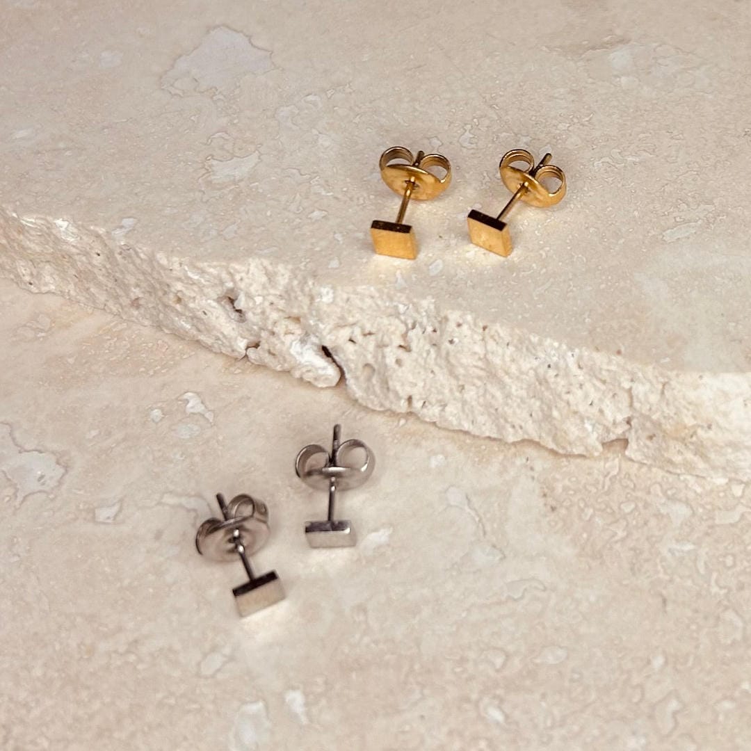 Pendientes cuadrados de uso diario en oro y plata – imagen 2