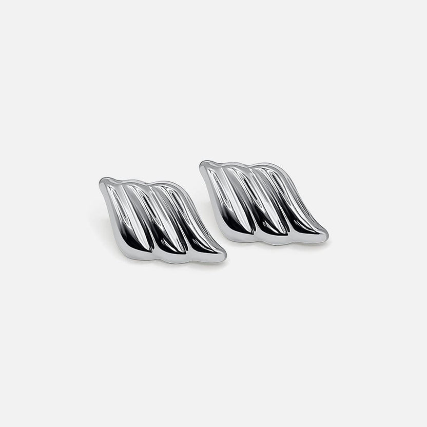 Pendientes modernos de barra ondulada en plata