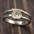 Anillo radiante de oro con circonita y engaste de bisel – imagen 2