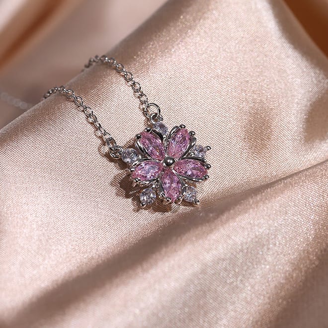 Collar luminoso con colgante de flor