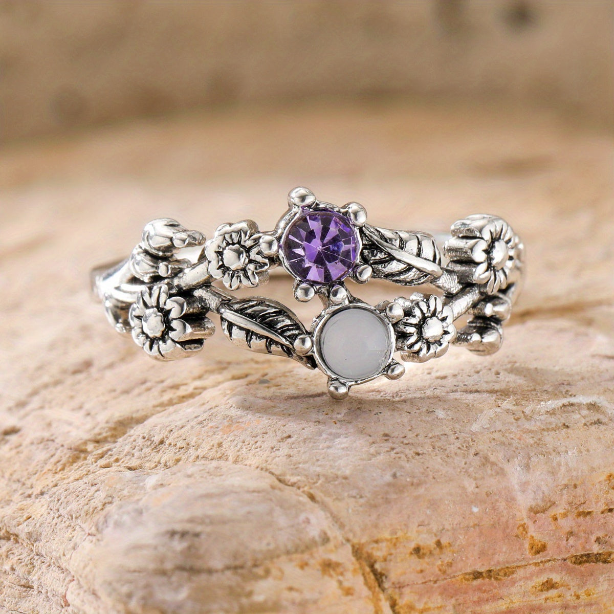 Anillo floral vintage de amatista y piedra lunar