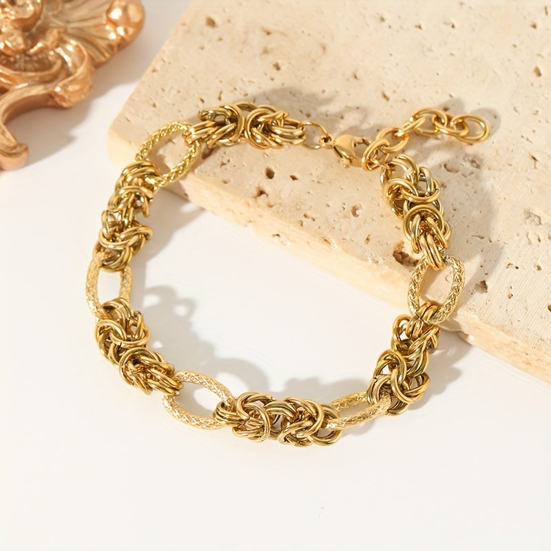 Pulsera dorada trenzada atemporal