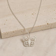 Collar con colgante de mariposa y letra inicial – imagen 19