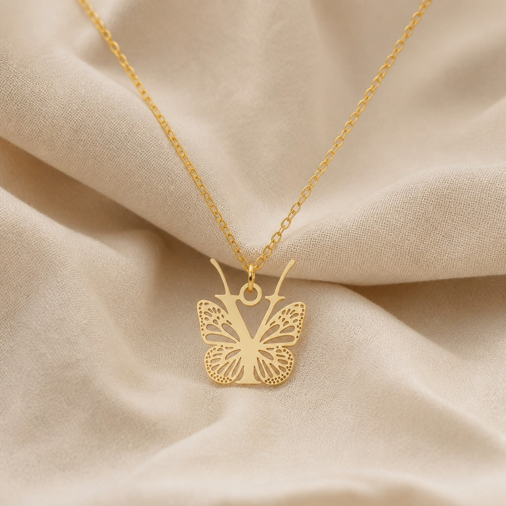 Collar con colgante de mariposa y letra inicial – imagen 50