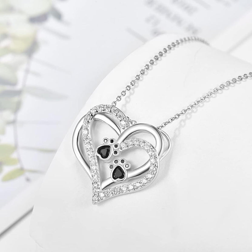 Collar corazón con huella de perro de circonita