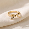 Anillo de cinta opulento