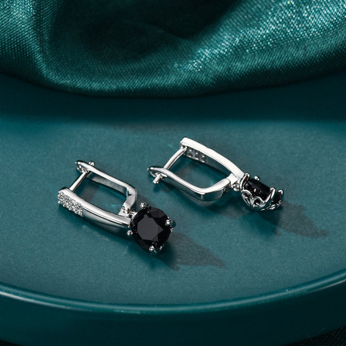 Pendientes colgantes Glamur Negro — Carmen, Lucía & Rocío
