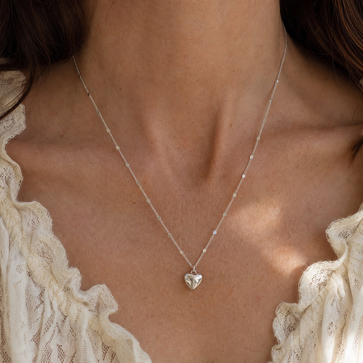 Collar con colgante de corazón atemporal
