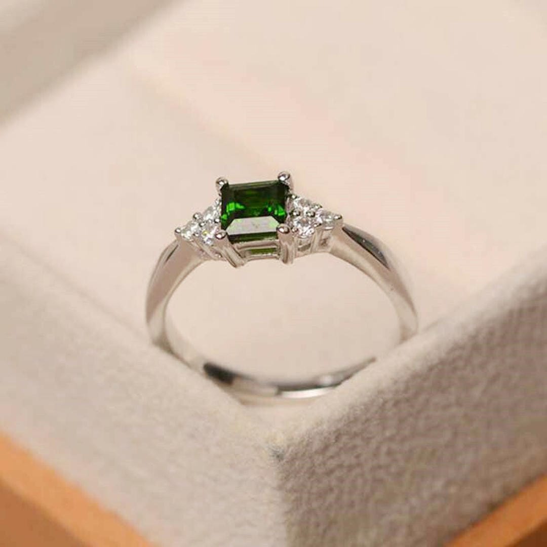 Anillo solitario Verde Esmeralda – imagen 2