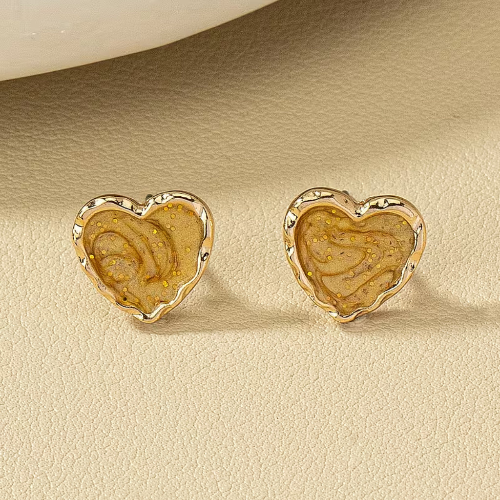 Pendientes de corazón dorados y elegantes – imagen 2