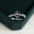 Anillo vintage negro cuadrado con incrustación cúbica