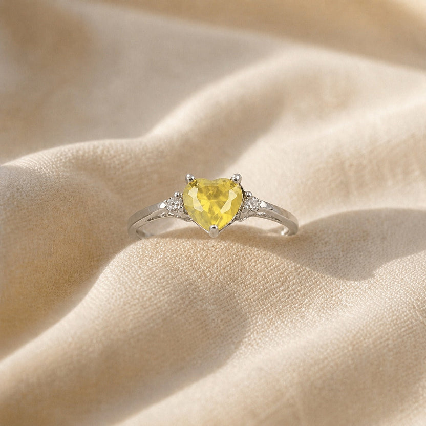 Anillo corazón amarillo radiante