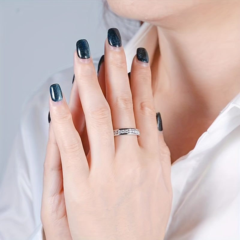 Anillo de oro blanco con circonitas brillantes – imagen 2