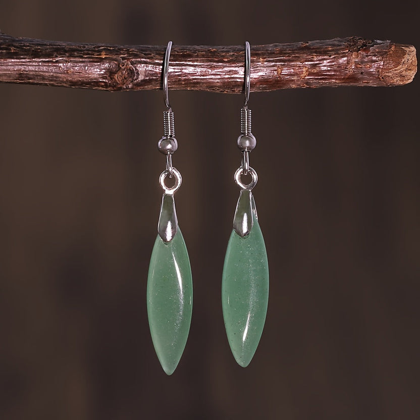 Pendientes colgantes elegantes en forma de gota de agua