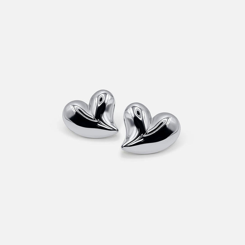 Pendientes de corazón clásicos de plata