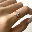 Anillo floral radiante con cristales – imagen 3