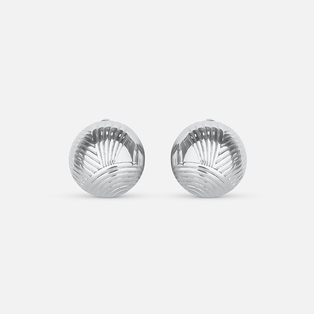 Pendientes circulares plateados elegantes