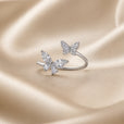 Anillo de circonita con doble mariposa en oro blanco