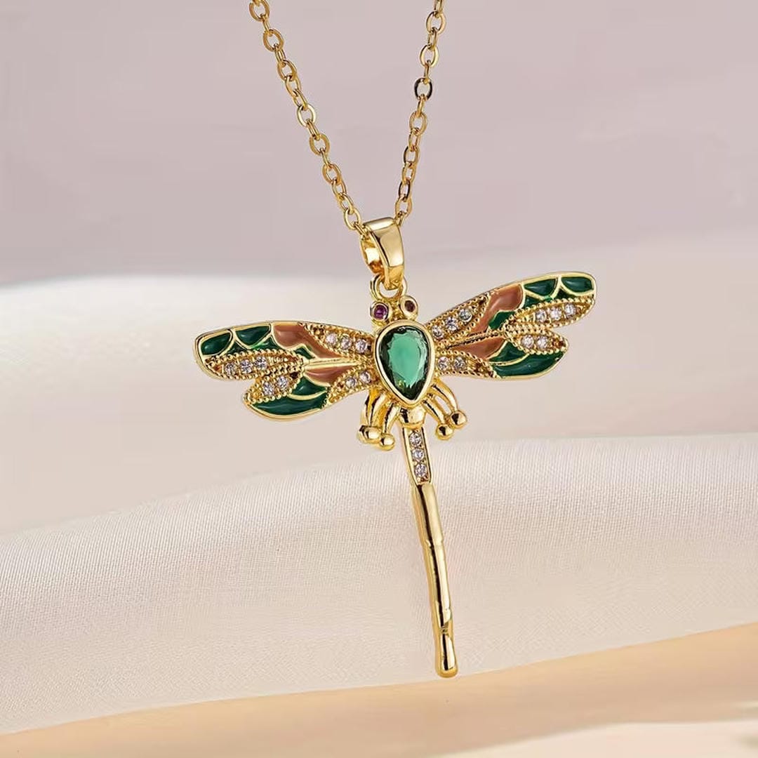 Collar elegante de libélula esmeralda