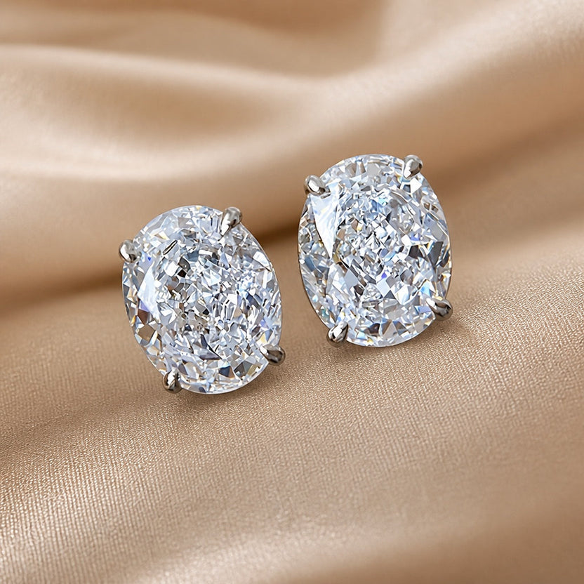 Pendientes de oro blanco con circonita atemporales