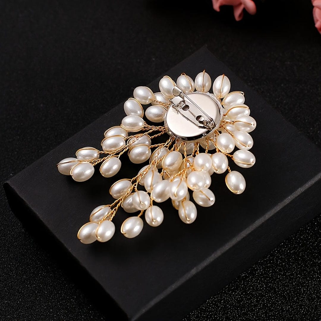 Broche de lujo en cascada de perlas – imagen 2