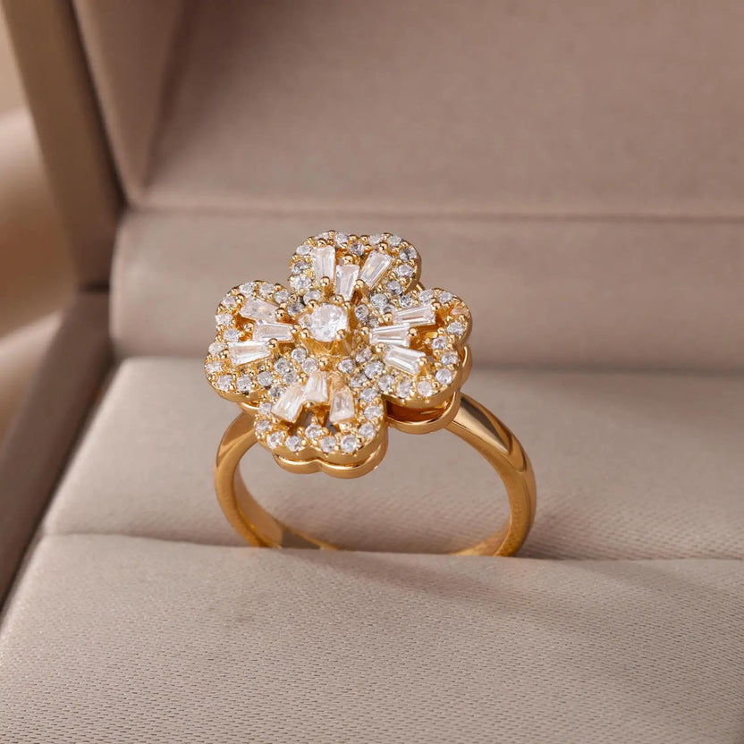 Anillo de declaración con trébol de cristal