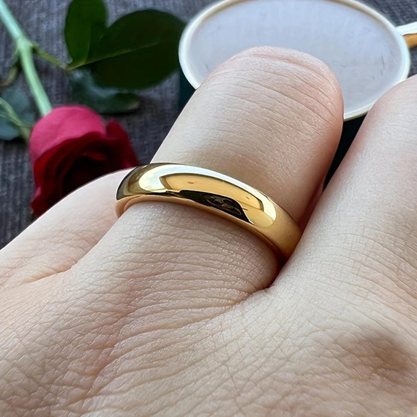 Anillo dorado clásico de cúpula