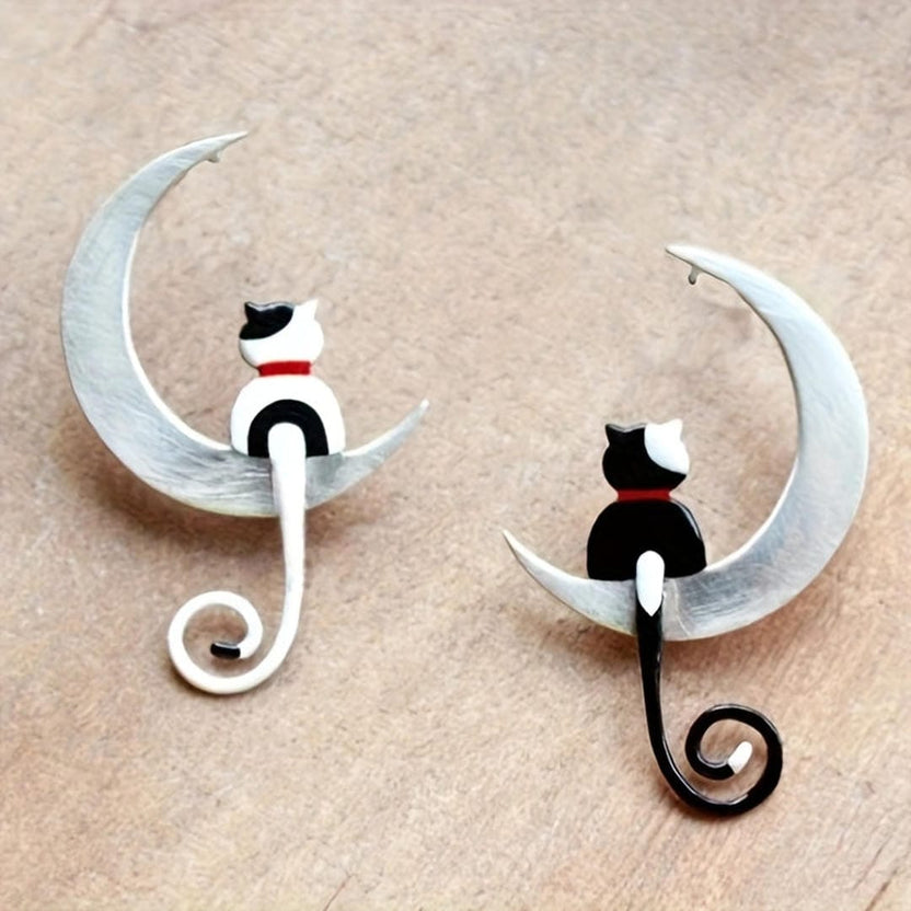 Pendientes asimétricos de gato en la luna