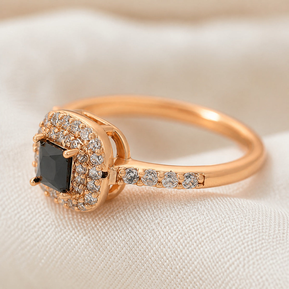 Anillo cuadrado de ónix negro y oro – imagen 2