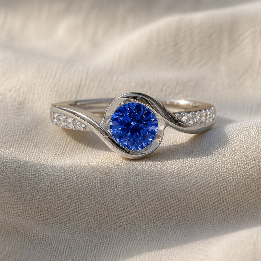 Anillo minimalista redondo de acento