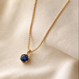 Collar con colgante solitario redondo