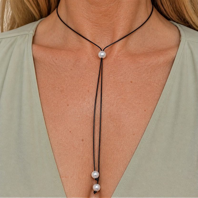 Collar gargantilla minimalista con borla