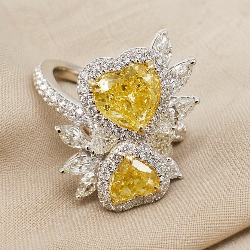 Anillo Majestuoso amarillo con talla cojín — Carmen, Lucía & Rocío