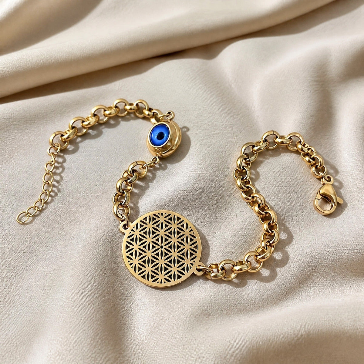 Pulsera de dijes dorada Místico — Carmen, Lucía & Rocío