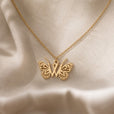 Collar con colgante de mariposa y letra inicial – imagen 46